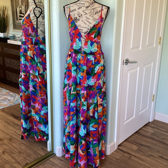 no tag Dresses & Skirts - Allover VCay Floral Print Split Thigh Cami Dress.